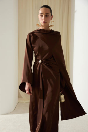 İsalle Bel Pileli Broşlu Tesettür Elbise - FioraofDress - tesettur - abiye - Kahve - 36 - hijab - evening - dress