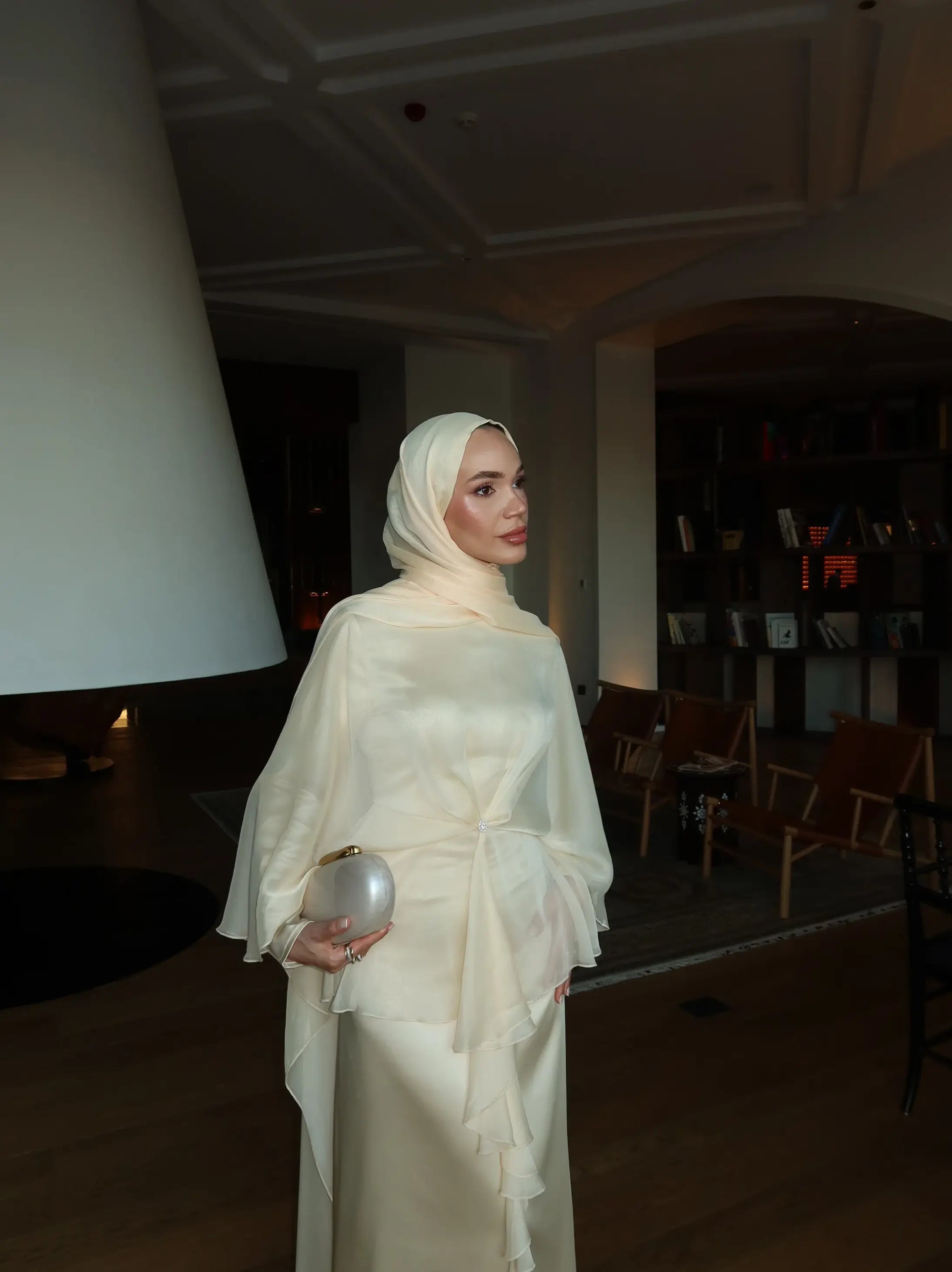 إليورا فستان سهرة محتشم