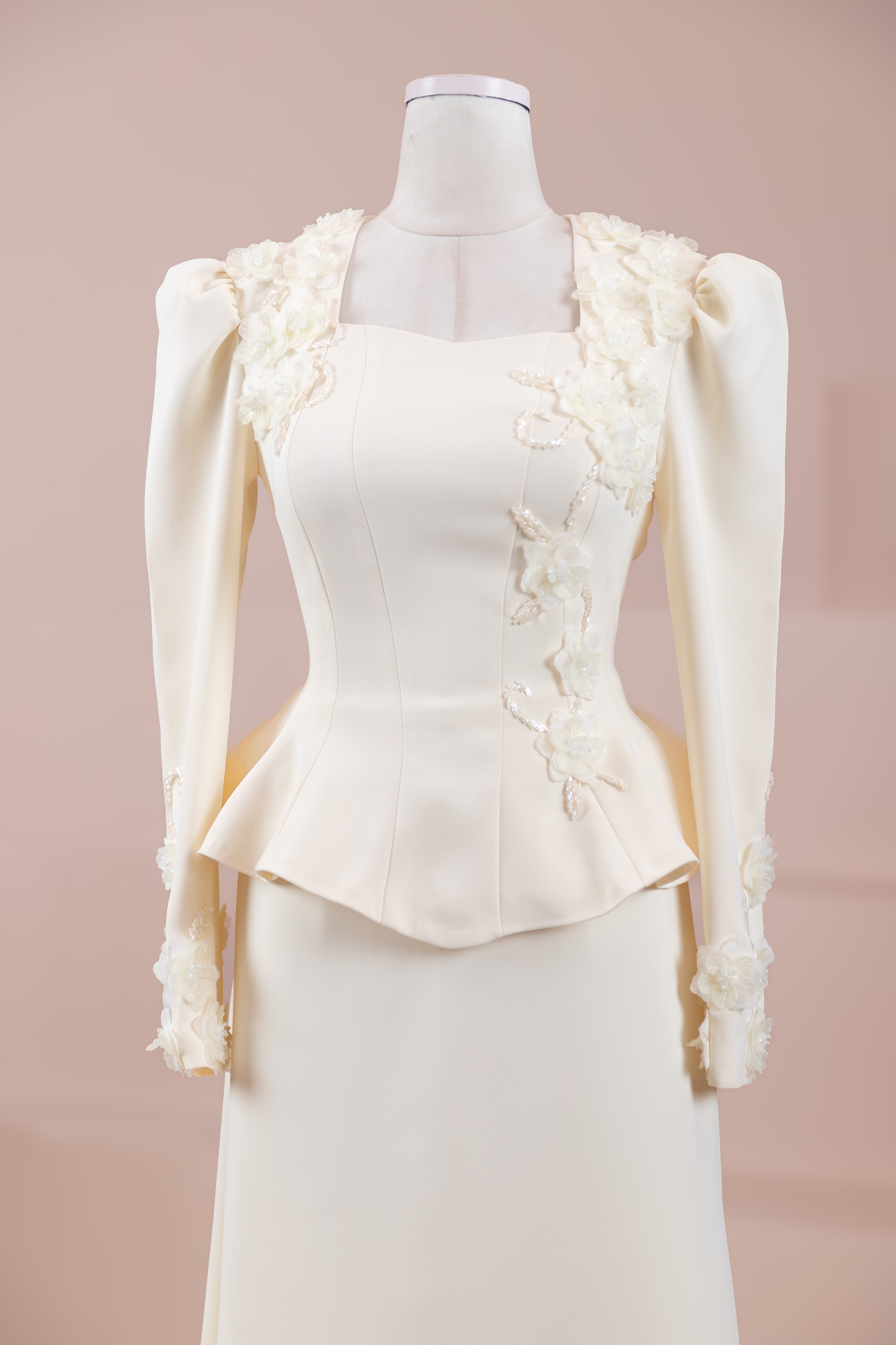 إلوين تيسيتتور عباية