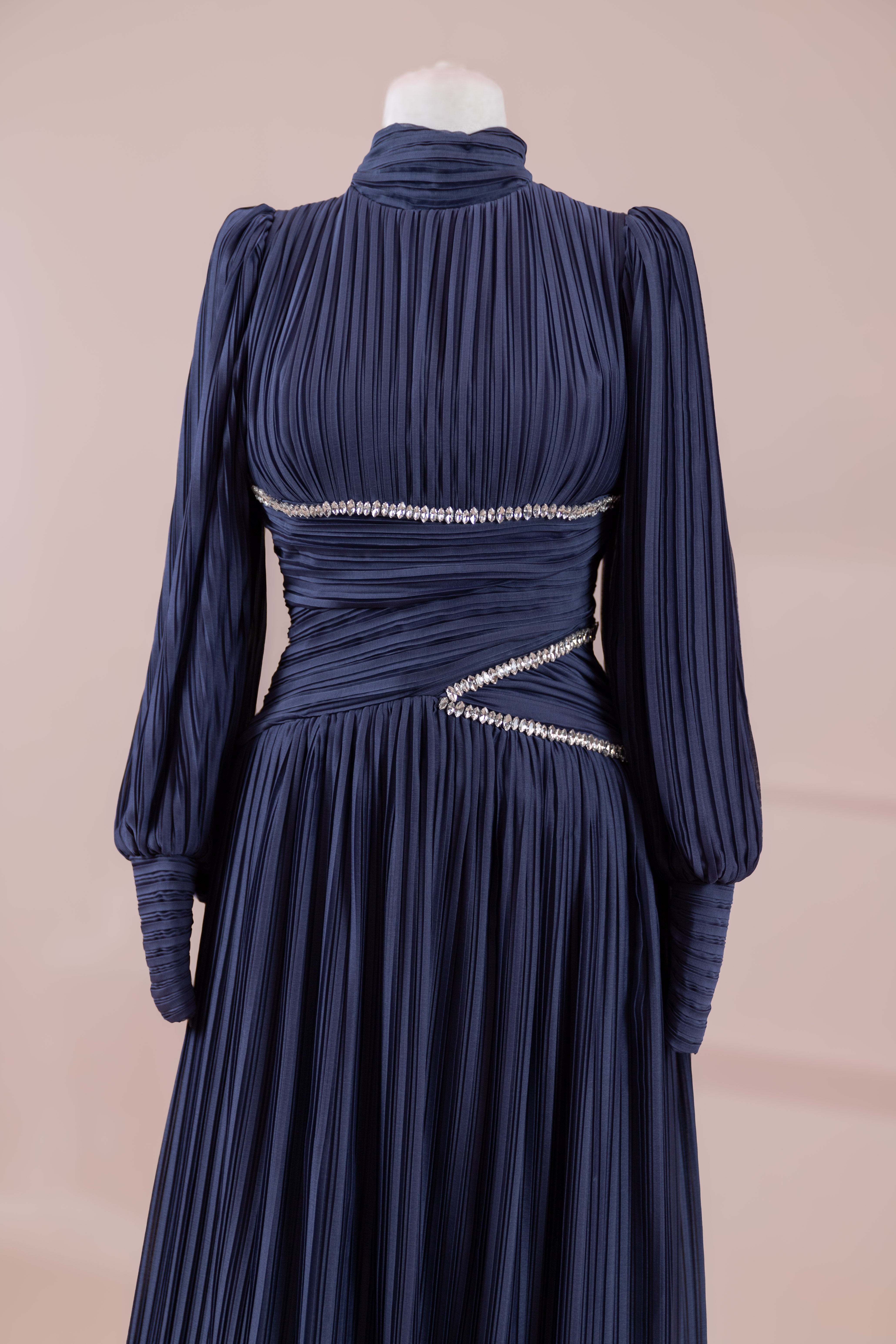 فريل فستان سهرة محتشم