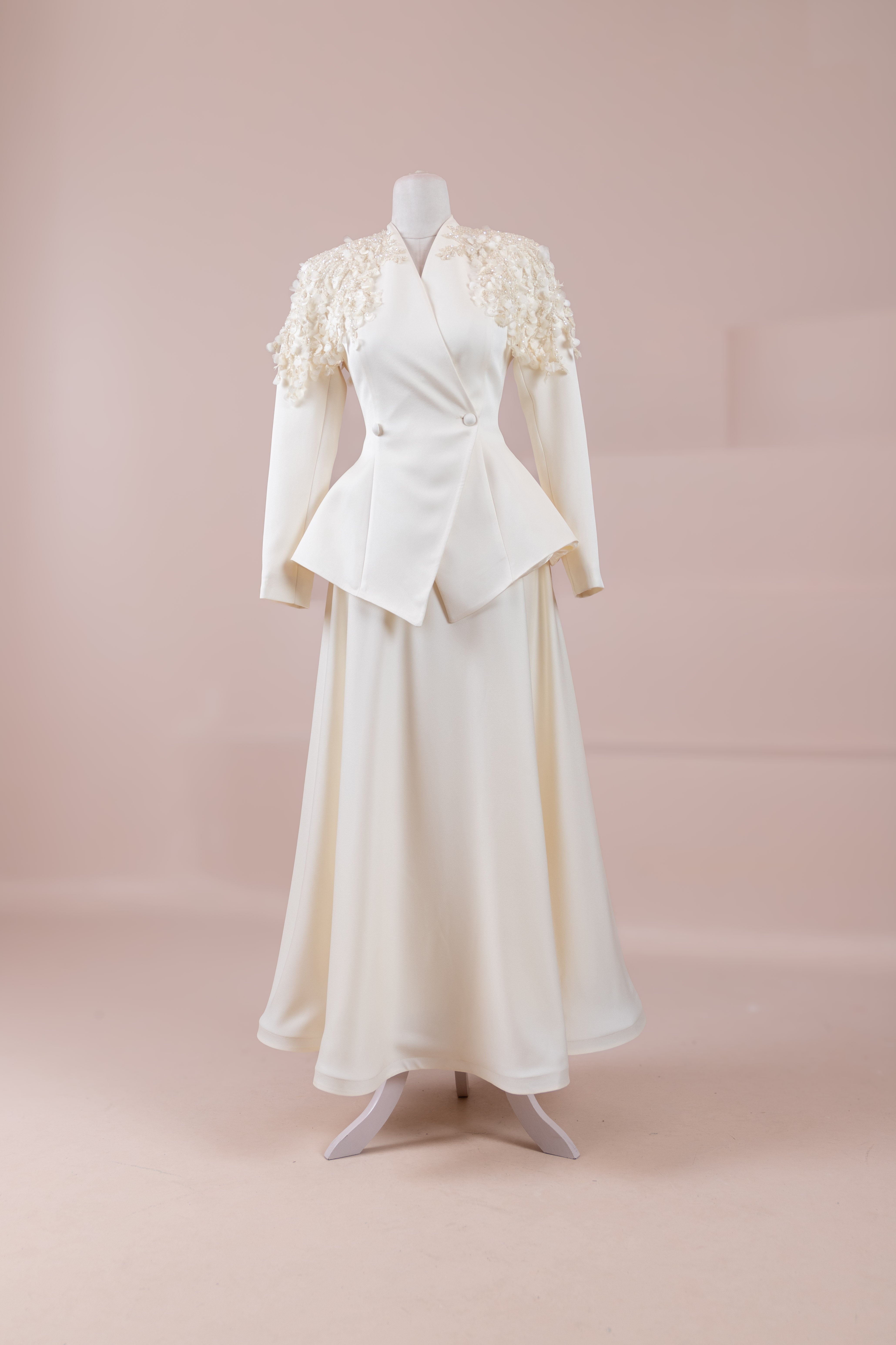 خديجة فستان سهرة محتشم