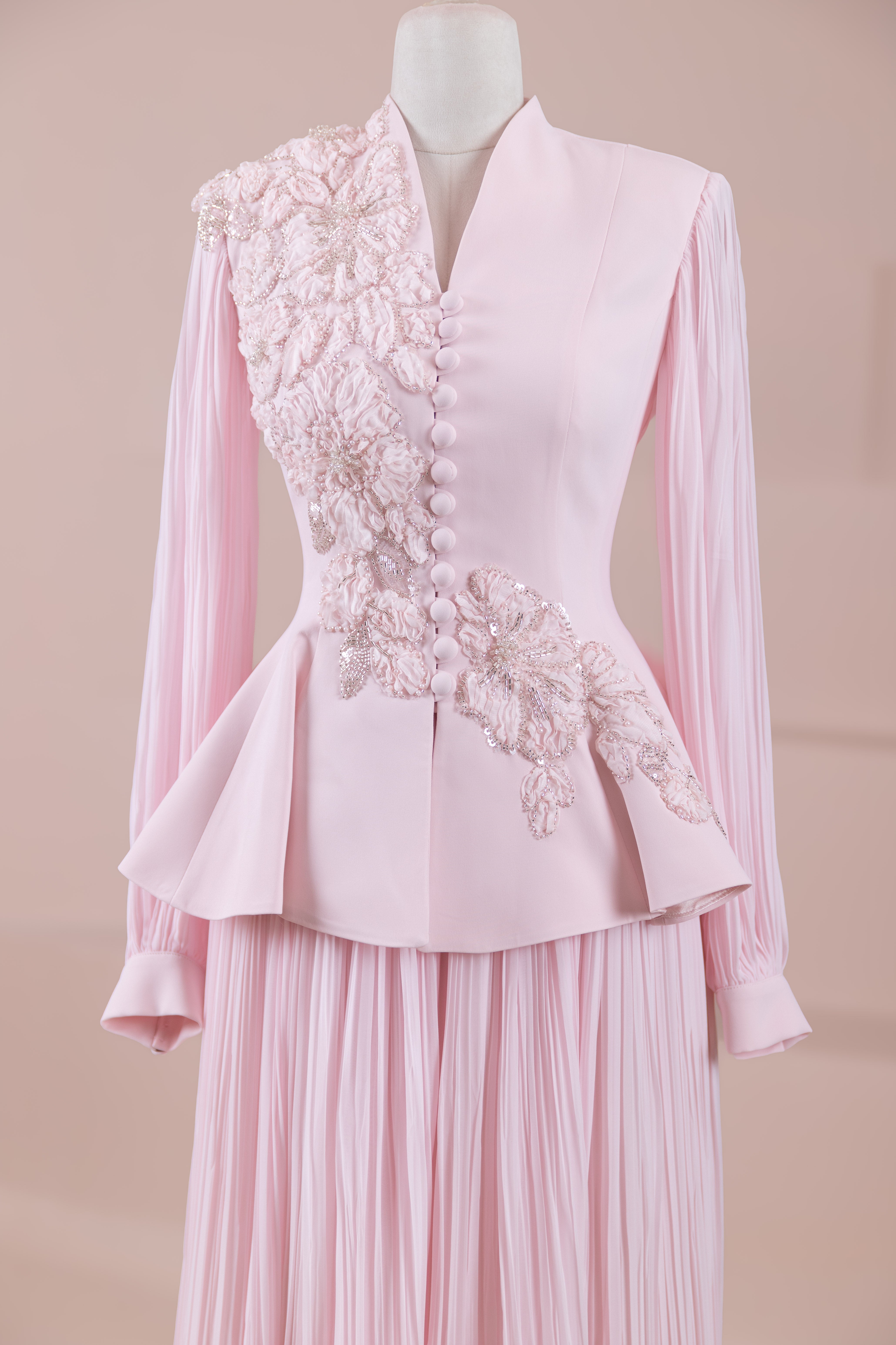 ثاليا تيسيتتور عباية