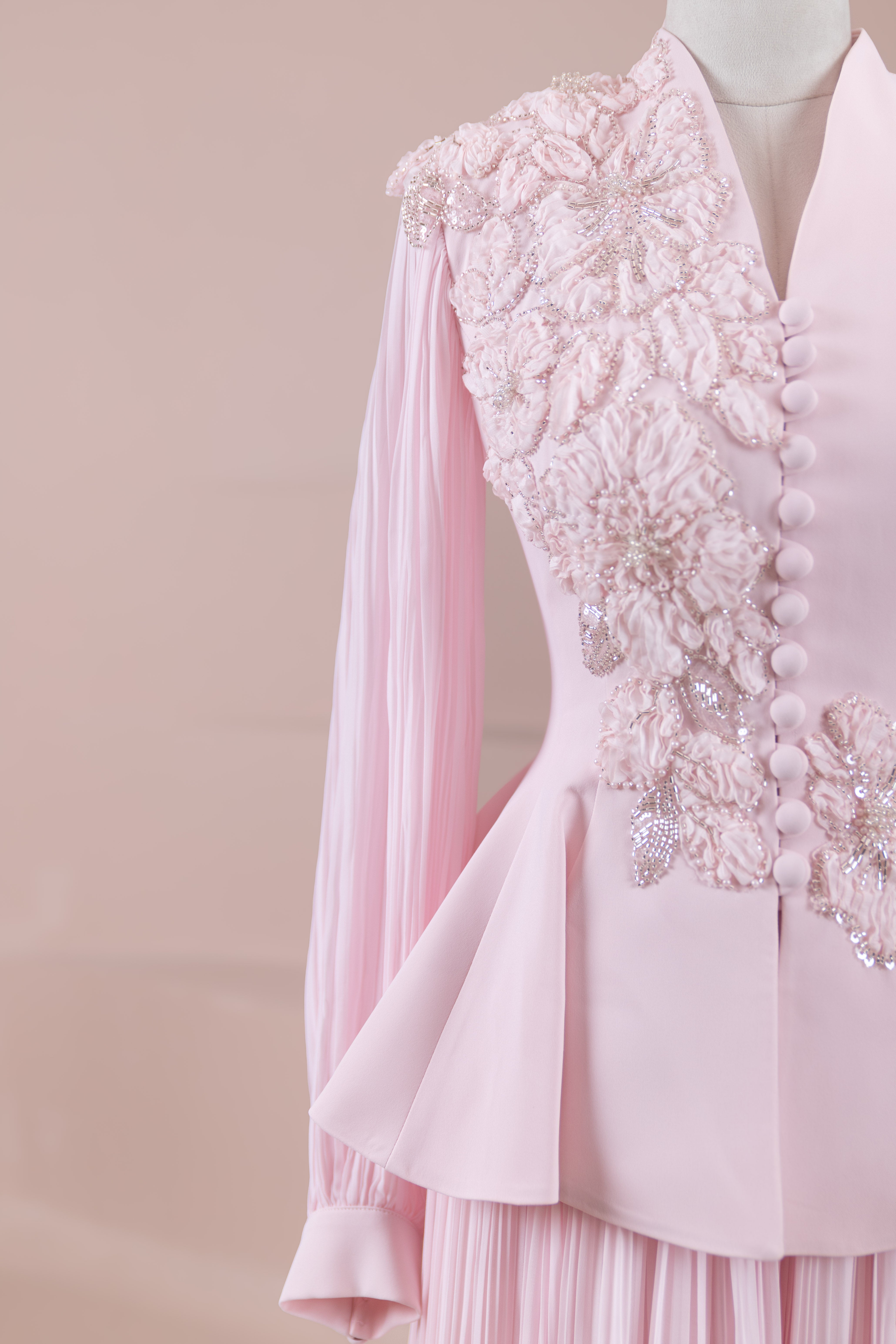 ثاليا تيسيتتور عباية