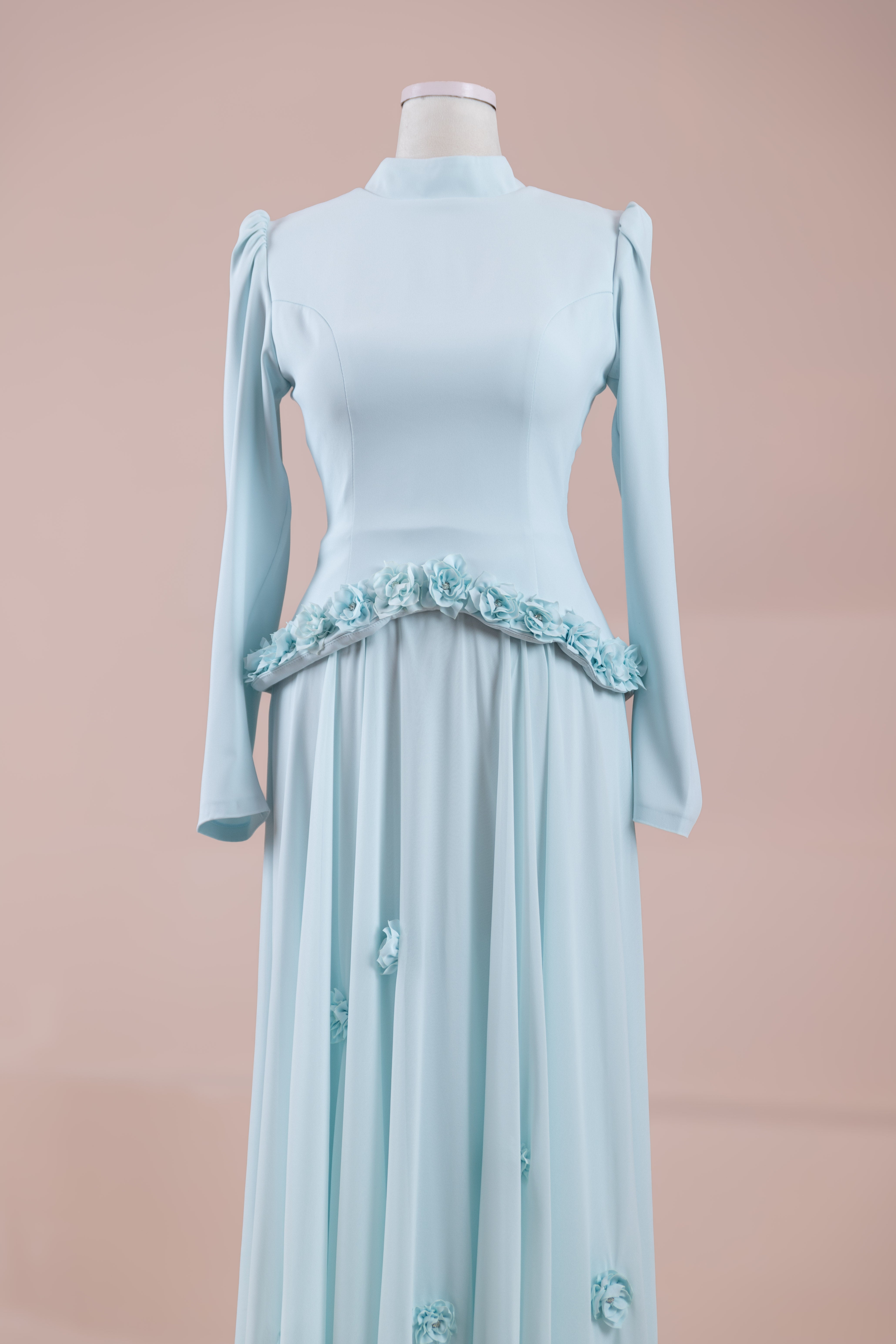 فيولا تيسيتور عباية