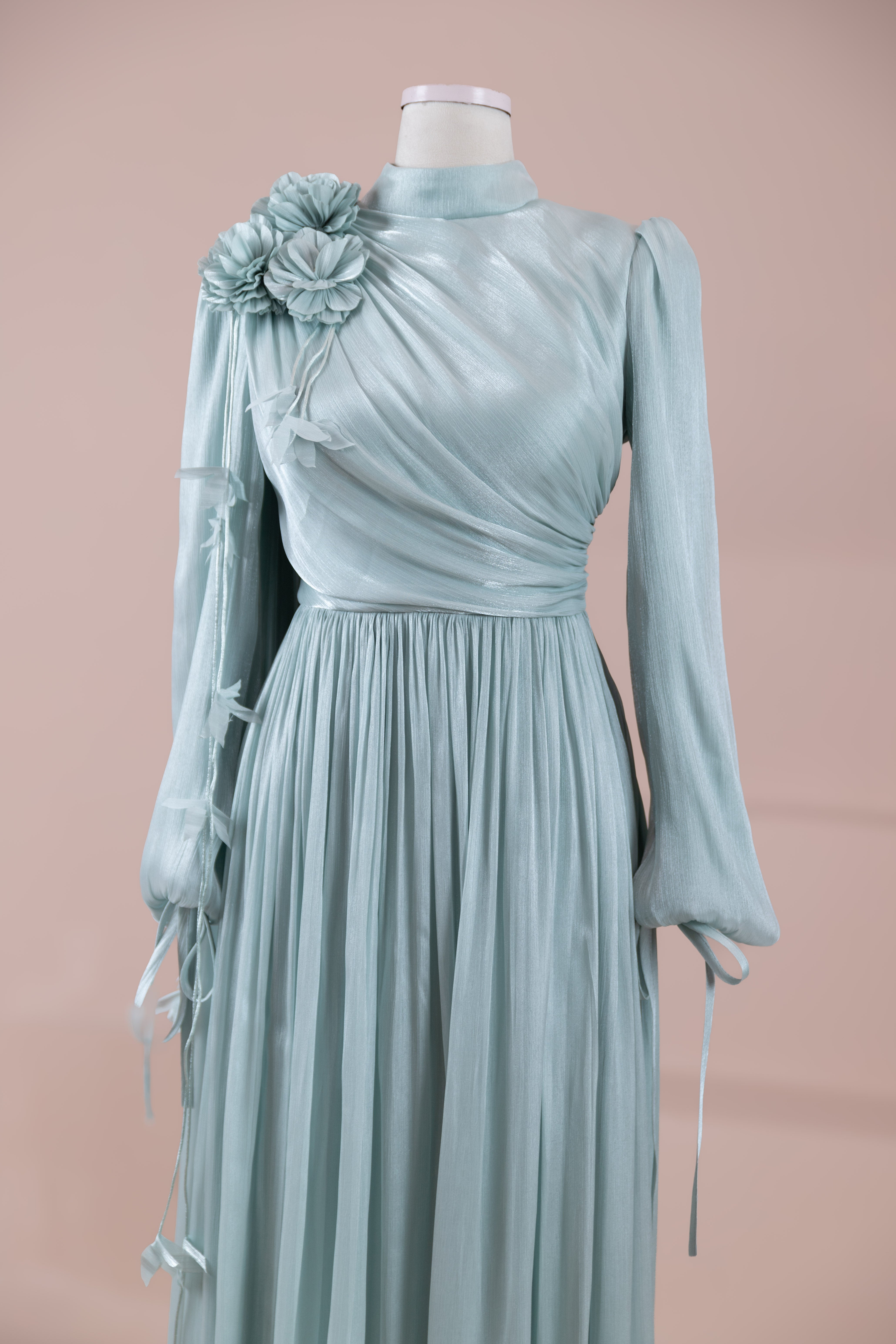 زيرا تيسيتتور عباية