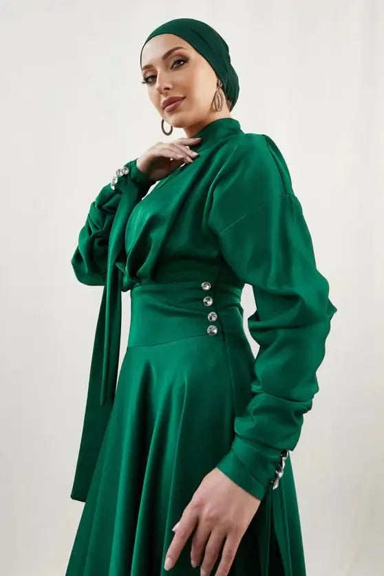 عباية محتشمة بأزرار من جوزدي